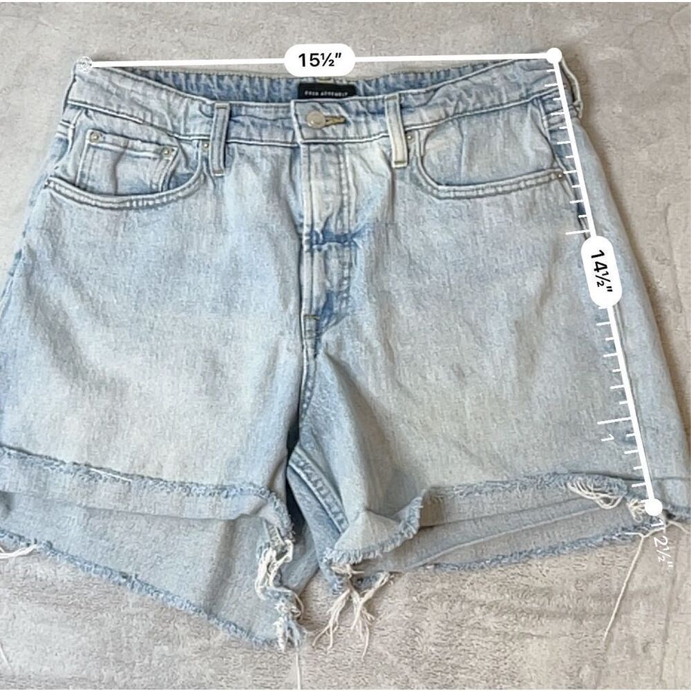 Women’s Denim Light-Medium Wash Cutoff Jean Shorts 14 - Picture 5 of 9